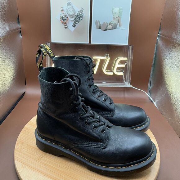DR.MARTENS WOMEN’S 1460 PASCAL VIRGINIA LEATHER BOOTS size 7 - Picture 1 of 10